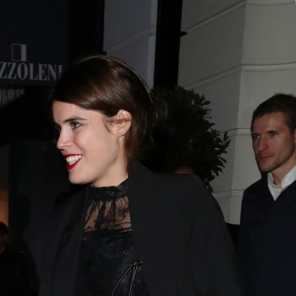 La princesse Eugenie d'York quittant la soirée privée Casamigos organisée au restaurant Isabel à Londres le 2 novembre 2018, sa première apparition depuis son mariage le 12 octobre avec Jack Brooksbank, ambassadeur de la marque de tequila de George Clooney et Rande Gerber.