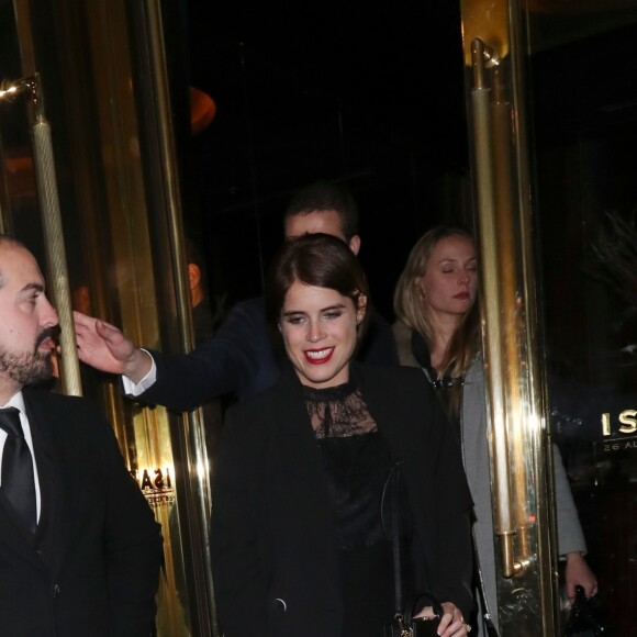 La princesse Eugenie d'York quittant la soirée privée Casamigos organisée au restaurant Isabel à Londres le 2 novembre 2018, sa première apparition depuis son mariage le 12 octobre avec Jack Brooksbank, ambassadeur de la marque de tequila de George Clooney et Rande Gerber.