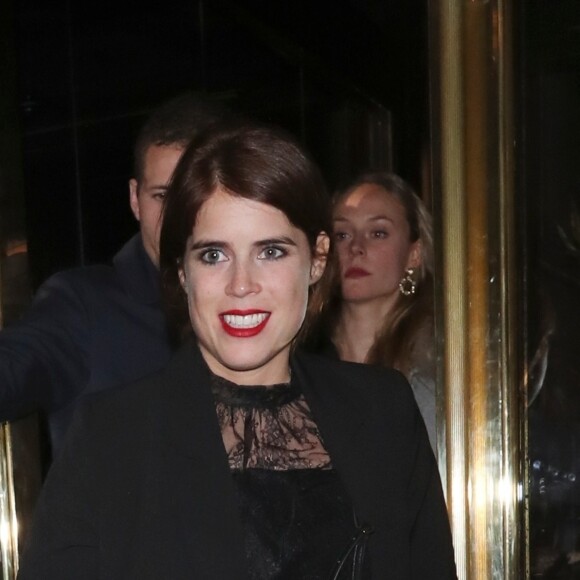 La princesse Eugenie d'York quittant la soirée privée Casamigos organisée au restaurant Isabel à Londres le 2 novembre 2018, sa première apparition depuis son mariage le 12 octobre avec Jack Brooksbank, ambassadeur de la marque de tequila de George Clooney et Rande Gerber.