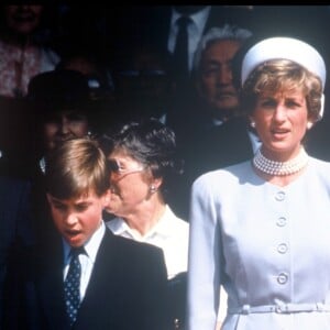 Lady Diana, les princes Harry et William, et le prince Charles à Londres, en 1995.