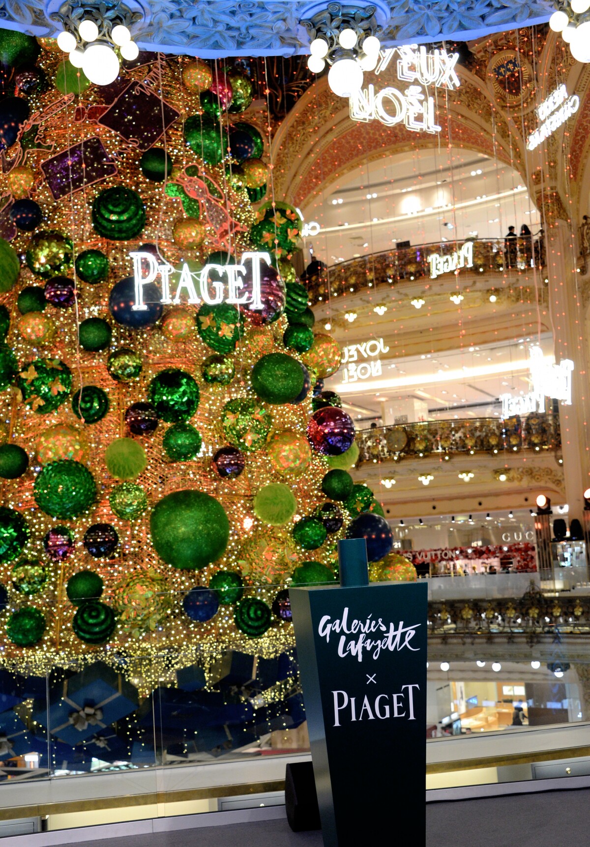 Photo Inauguration du Grand Sapin de la Maison Piaget aux