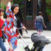 Angela Simmons promène son fils en poussette dans le quartier de Tribeca à New York, le 5 juin 2017