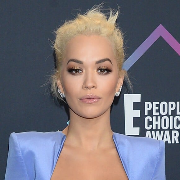 Rita Ora à la soirée People's Choice Awards au Barker Hangar à Santa Monica, le 11 novembre 2018.