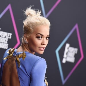 Rita Ora à la soirée People's Choice Awards au Barker Hangar à Santa Monica, le 11 novembre 2018.