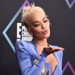 Rita Ora à la soirée People's Choice Awards au Barker Hangar à Santa Monica, le 11 novembre 2018.