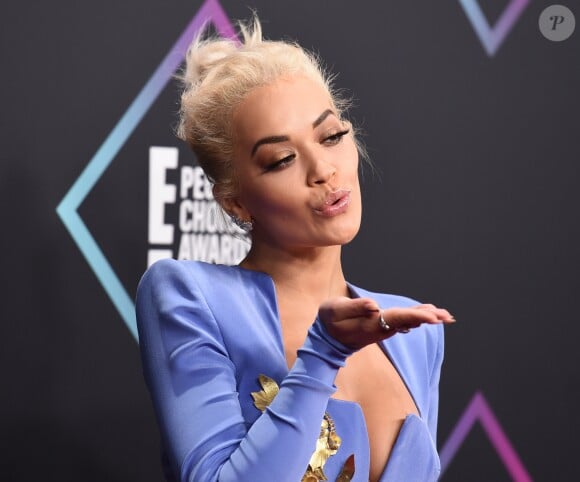 Rita Ora à la soirée People's Choice Awards au Barker Hangar à Santa Monica, le 11 novembre 2018.