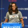 Michelle Obama : en mode rockstar pour la promo de son autobiographie à Miami. Alors qu'elle s'apprête à faire la promotion de ses mémoires, qui s'intitulent Becoming et sortiront le 13 novembre prochain, Michelle Obama a vu les choses en grand. Le 28 septembre 2018