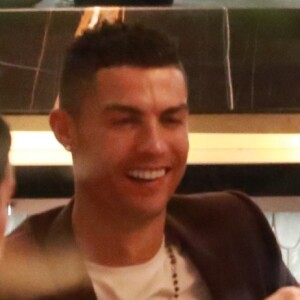 Cristiano Ronaldo, sa compagne Georgina Rodríguez et son fils Cristiano Ronaldo Jr. au restaurant Zela à Londres le 13 novembre 2018.