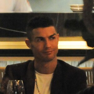 Cristiano Ronaldo, sa compagne Georgina Rodríguez et son fils Cristiano Ronaldo Jr. au restaurant Zela à Londres le 13 novembre 2018.