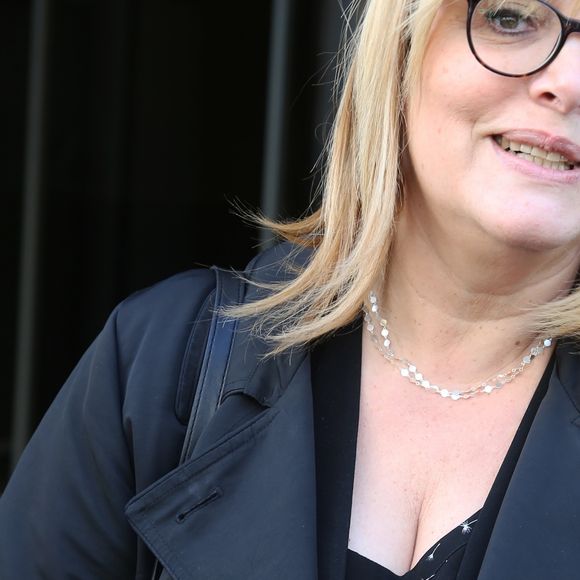Exclusif - Caroline Diament à la sortie des studios de la radio RTL à Paris. Le 6 avril 2016