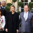 Le prince Albert II de Monaco et la princesse Charlène de Monaco remettent les cadeaux aux personnes âgées au siège de la Croix Rouge, dans le cadre des célébrations de la Fête Nationale monégasque à Monaco, le 17 novembre 2018. © Olivier Huitel/Pool Monaco/Bestimage