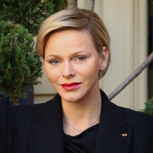 La princesse Charlène de Monaco remet les cadeaux aux personnes âgées au siège de la Croix Rouge, dans le cadre des célébrations de la Fête Nationale monégasque à Monaco, le 17 novembre 2018. © Olivier Huitel/Pool Monaco/Bestimage