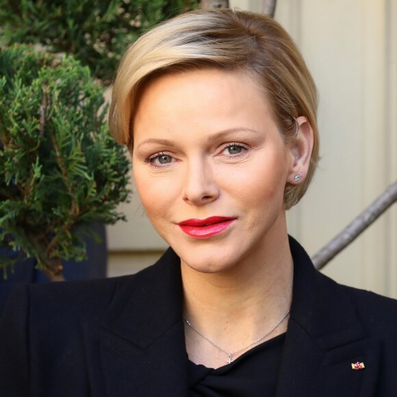 La princesse Charlène de Monaco remet les cadeaux aux personnes âgées au siège de la Croix Rouge, dans le cadre des célébrations de la Fête Nationale monégasque à Monaco, le 17 novembre 2018. © Olivier Huitel/Pool Monaco/Bestimage