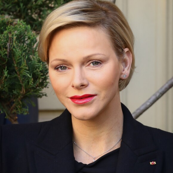 La princesse Charlène de Monaco remet les cadeaux aux personnes âgées au siège de la Croix Rouge, dans le cadre des célébrations de la Fête Nationale monégasque à Monaco, le 17 novembre 2018. © Olivier Huitel/Pool Monaco/Bestimage