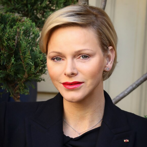 La princesse Charlène de Monaco remet les cadeaux aux personnes âgées au siège de la Croix Rouge, dans le cadre des célébrations de la Fête Nationale monégasque à Monaco, le 17 novembre 2018. © Olivier Huitel/Pool Monaco/Bestimage