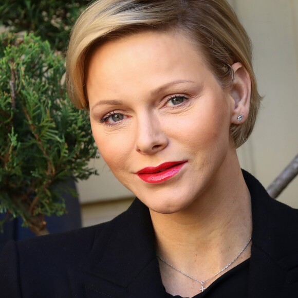 La princesse Charlène de Monaco remet les cadeaux aux personnes âgées au siège de la Croix Rouge, dans le cadre des célébrations de la Fête Nationale monégasque à Monaco, le 17 novembre 2018. © Olivier Huitel/Pool Monaco/Bestimage