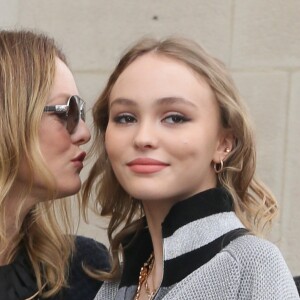 Vanessa Paradis et sa fille Lily-Rose Depp - Arrivées au défilé de mode prêt-à-porter automne-hiver 2017/2018 "Chanel" au Grand Palais à Paris. Le 7 mars 2017 © CVS-Veeren / Bestimage