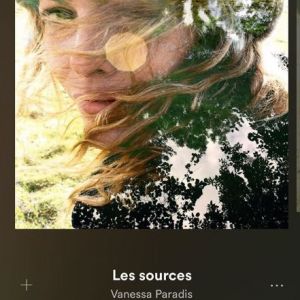 Lily-Rose Depp apporte son soutien à sa maman le 17 novembre 2018, au lendemain de la sortie de son nouvel album "Les sources".