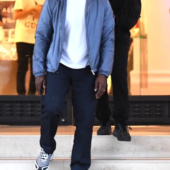 Exclusif - Kim Kardashian et son mari Kanye West font du shopping chez Barneys NY à Los Angeles le 17 novembre 2018.