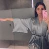 Agathe Auproux en peignoir et sans lunettes, Instagram, 4 novembre 2018