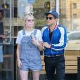 Exclusif - Rami Malek et sa nouvelle compagne Lucy Boynton se baladent en amoureux dans les rues de Hollywood. Le jeune couple très amoureux se câline et s'embrasse. Le 11 août 2018