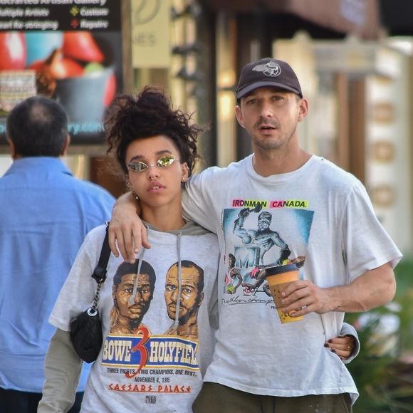 Exclusif - Shia LaBeouf et sa nouvelle compagne FKA Twigs se câlinent et s'embrassent dans les rues de Studio City. Los Angeles, le 6 novembre 2018.
