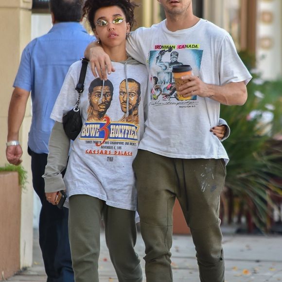 Exclusif - Shia LaBeouf et sa nouvelle compagne FKA Twigs se câlinent et s'embrassent dans les rues de Studio City. Los Angeles, le 6 novembre 2018.