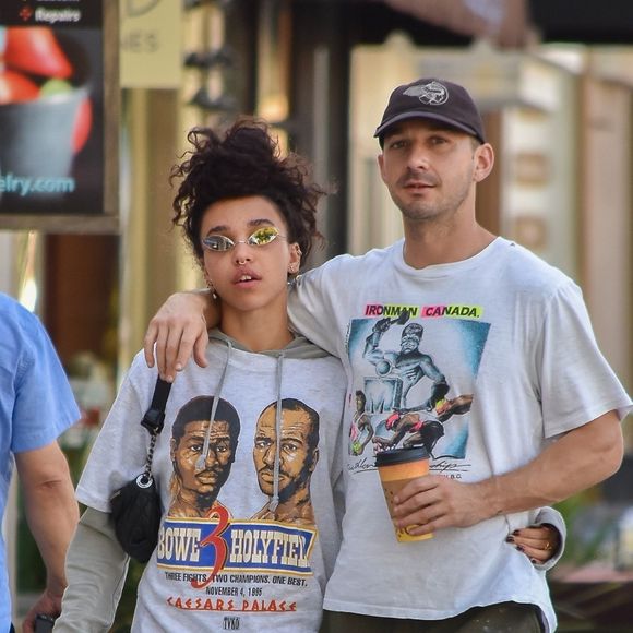 Exclusif - Shia LaBeouf et sa nouvelle compagne FKA Twigs se câlinent et s'embrassent dans les rues de Studio City. Los Angeles, le 6 novembre 2018.