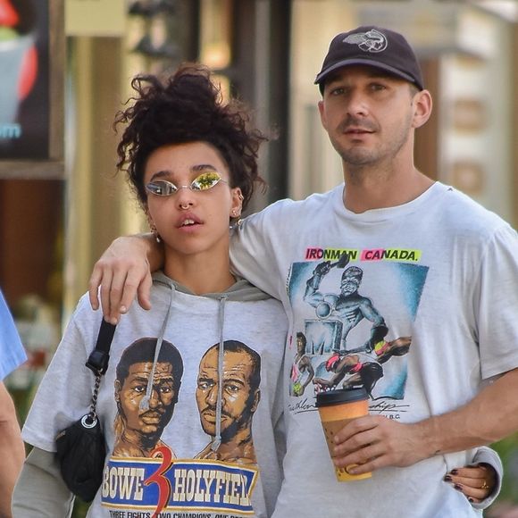 Exclusif - Shia LaBeouf et sa nouvelle compagne FKA Twigs se câlinent et s'embrassent dans les rues de Studio City. Los Angeles, le 6 novembre 2018.