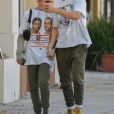 Exclusif - Shia LaBeouf et sa nouvelle compagne FKA Twigs se câlinent et s'embrassent dans les rues de Studio City. Los Angeles, le 6 novembre 2018.