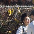 Exclusif - Shia LaBeouf et sa nouvelle compagne FKA Twigs se câlinent et s'embrassent dans les rues de Studio City. Los Angeles, le 6 novembre 2018.