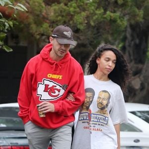 Exclusif - Shia Labeouf et sa compagne FKA Twigs ont passé la matinée ensemble à Los Angeles. Le 7 novembre 2018.