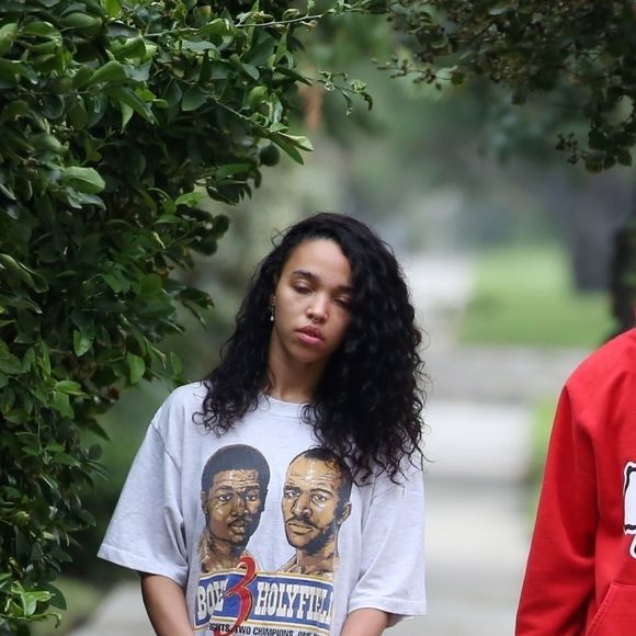 Exclusif - Shia Labeouf et sa compagne FKA Twigs ont passé la matinée ensemble à Los Angeles. Le 7 novembre 2018.