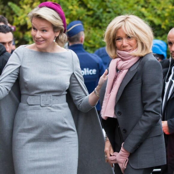 Brigitte Macron et la reine Mathilde de Belgique visitent La Maisonnée, un centre pour personnes souffrant de handicap mental, lors d'une visite d'état en Belgique. La reine Mathilde de Belgique et Brigitte Macron ont participé à un atelier de peinture ainsi qu'à un atelier "médias" où elles ont été interviewées. Belgique, Haut- Ittre, 20 novembre 2018.