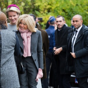 Brigitte Macron et la reine Mathilde de Belgique visitent La Maisonnée, un centre pour personnes souffrant de handicap mental, lors d'une visite d'état en Belgique. La reine Mathilde de Belgique et Brigitte Macron ont participé à un atelier de peinture ainsi qu'à un atelier "médias" où elles ont été interviewées. Belgique, Haut- Ittre, 20 novembre 2018.