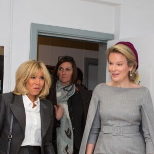 Brigitte Macron et la reine Mathilde de Belgique visitent La Maisonnée, un centre pour personnes souffrant de handicap mental, lors d'une visite d'état en Belgique. La reine Mathilde de Belgique et Brigitte Macron ont participé à un atelier de peinture ainsi qu'à un atelier "médias" où elles ont été interviewées. Belgique, Haut- Ittre, 20 novembre 2018.