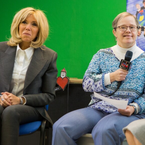 Brigitte Macron et la reine Mathilde de Belgique visitent La Maisonnée, un centre pour personnes souffrant de handicap mental, lors d'une visite d'état en Belgique. La reine Mathilde de Belgique et Brigitte Macron ont participé à un atelier de peinture ainsi qu'à un atelier "médias" où elles ont été interviewées. Belgique, Haut- Ittre, 20 novembre 2018.