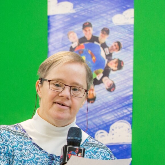 Brigitte Macron et la reine Mathilde de Belgique visitent La Maisonnée, un centre pour personnes souffrant de handicap mental, lors d'une visite d'état en Belgique. La reine Mathilde de Belgique et Brigitte Macron ont participé à un atelier de peinture ainsi qu'à un atelier "médias" où elles ont été interviewées. Belgique, Haut- Ittre, 20 novembre 2018.