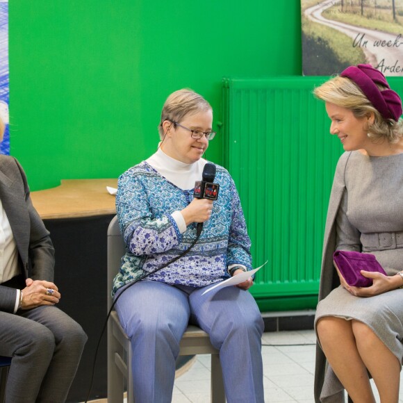 Brigitte Macron et la reine Mathilde de Belgique visitent La Maisonnée, un centre pour personnes souffrant de handicap mental, lors d'une visite d'état en Belgique. La reine Mathilde de Belgique et Brigitte Macron ont participé à un atelier de peinture ainsi qu'à un atelier "médias" où elles ont été interviewées. Belgique, Haut- Ittre, 20 novembre 2018.