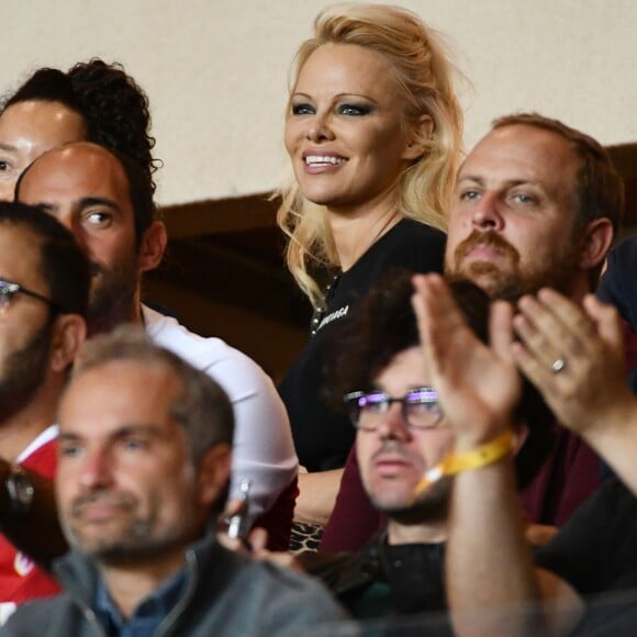 Exclusif - Pamela Anderson, l'actrice et modèle américaine, est venue encourager son fiancé Adil Rami, le défenseur marseillais, durant la rencontre de football de Ligue 1 Conforama entre Monaco et Marseille au stade Louis II le 2 septembre 2018. © Bruno Bebert/Bestimage