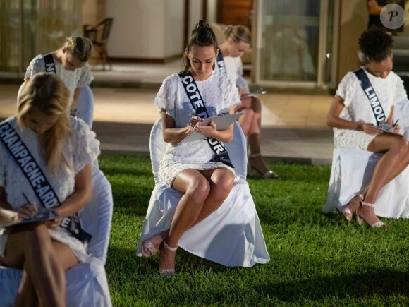 Les candidates au titre de Miss France 2019 ont passé le test de culture générale. Le 24 novembre 2018 à l'île Maurice.