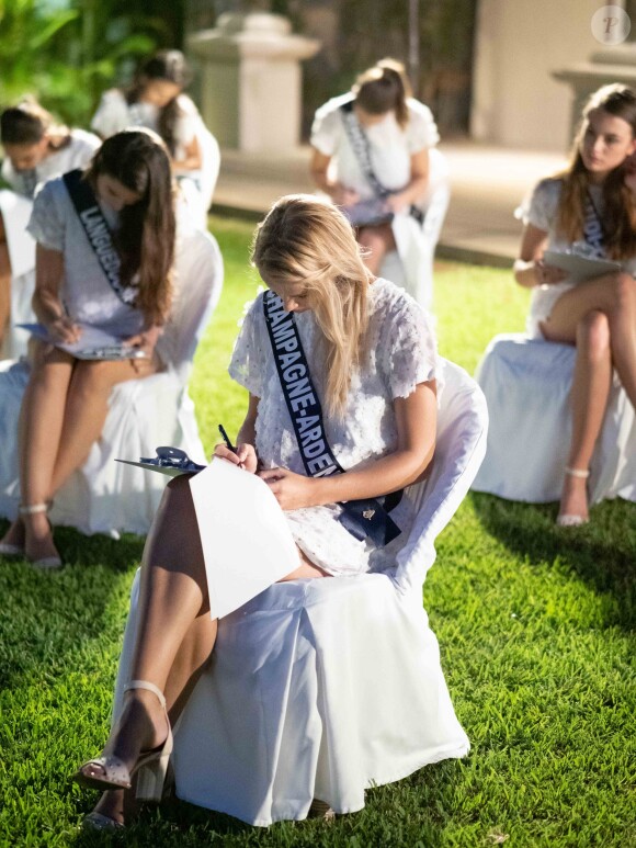 Les candidates au titre de Miss France 2019 ont passé le test de culture générale. Le 24 novembre 2018 à l'île Maurice.