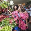 Les candidates au titre de Miss France 2019 ont fait une promenade sur un marché avant de passer le test de culture générale. Le 24 novembre 2018 à l'île Maurice.