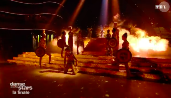 Iris Mittenaere et Anthony Colette dans "Danse avec les stars 9" sur TF1, le 1er décembre 2018.