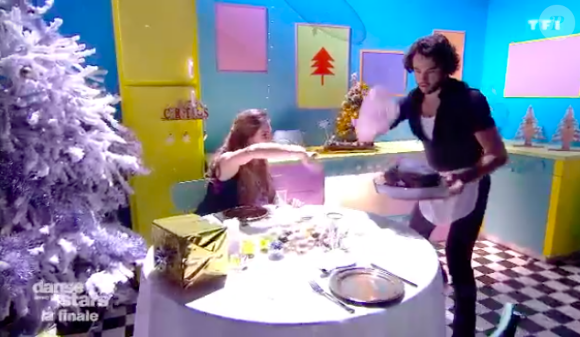 Iris Mittenaere et Anthony Colette sur "Bootylicious" dans "Danse avec les stars 9" sur TF1, le 1er décembre 2018.