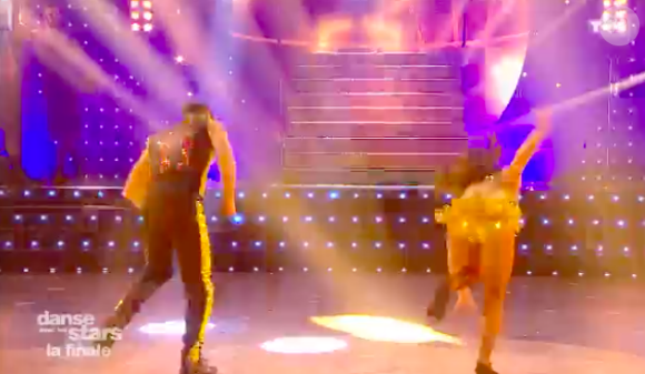 Clément Rémiens et Denista Ikonomova en plein charlestone sur "Danse avec les stars 9", le 1er décembre 2018.