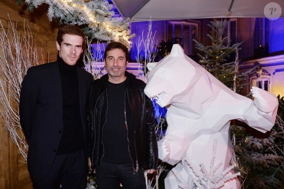 Alexandre Desseigne Barrière et Richard Orlinski lors de l'inauguration du chalet éphémère "Les Neiges Courchevel" sur la terrasse de l'Hôtel Barrière Le Fouquet's à Paris, France, le 26 novembre 2018. © Rachid Bellak/Bestimage