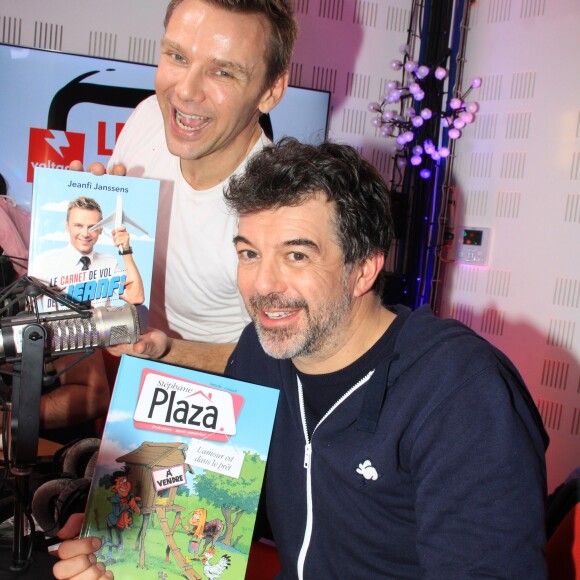 Exclusif - Jeanfi Janssens (Jean-Philippe Janssens) fait la promotion de son livre "Le carnet de vol de Jeanfi" et Stéphane Plaza fait la promotion du tome 2 de la bande dessinée "Stéphane Plaza agent immobilier" lors de l'émission "Le Show de Luxe" sur la Radio Voltage à Paris, France, le 26 novembre 2018.