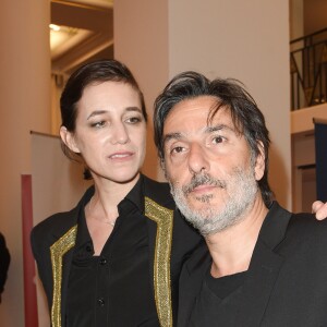 Yvan Attal et sa compagne Charlotte Gainsbourg - 30e cérémonie des Molières 2018 à la salle Pleyel à Paris, France, le 29 mai 2018. © Coadic Guirec/Bestimage