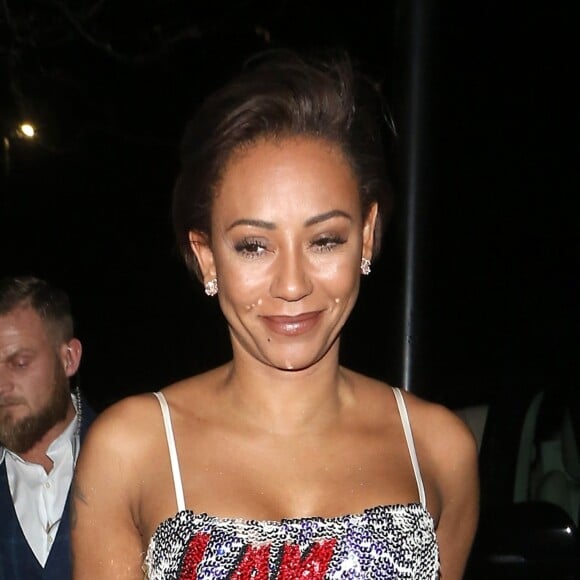 Mel B à la sortie de sa séance de dédicace de son livre "Brutally Honest" à Londres, Royaume Uni, le 27 novembre 2018.